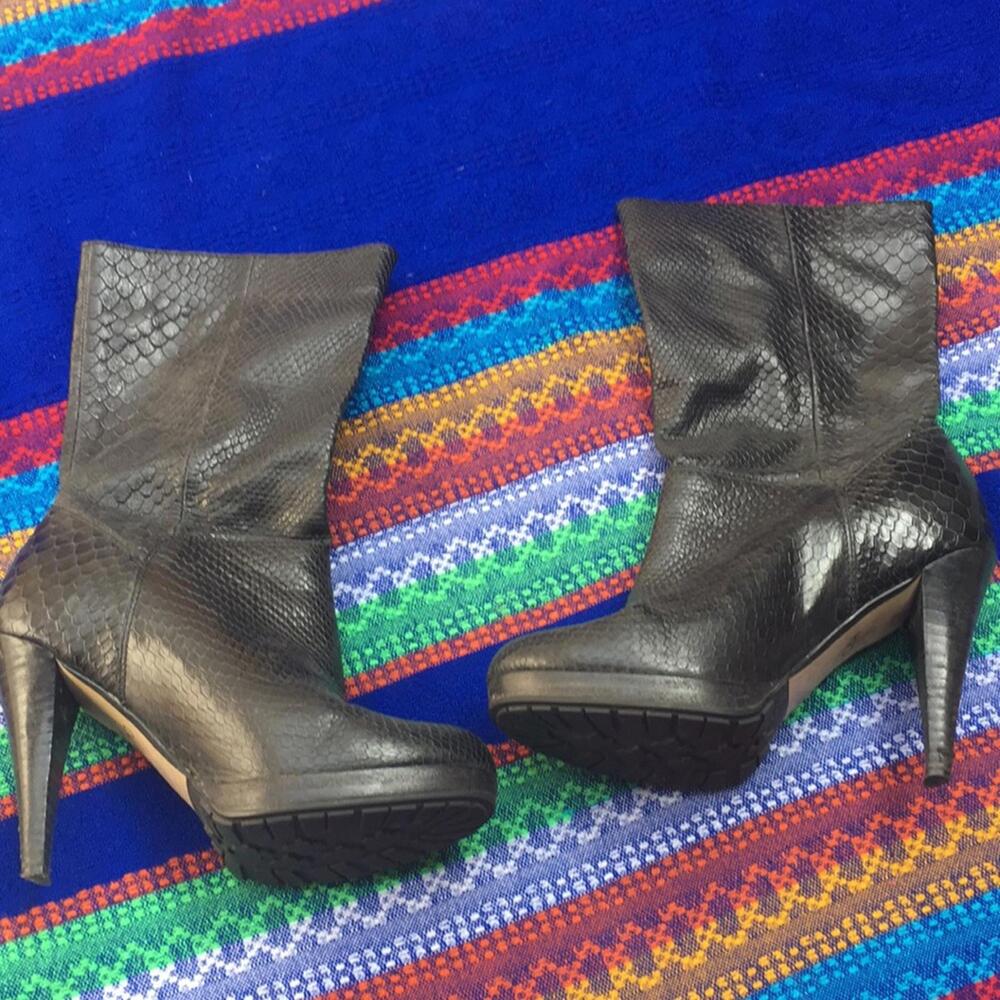 Stylish Black Snake Print Heeled Boots